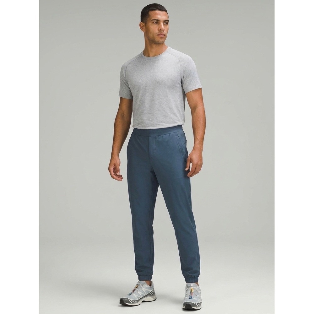 Lululemon Mens Surge Jogger Iron Blue Running Training Pants LM5956S Small